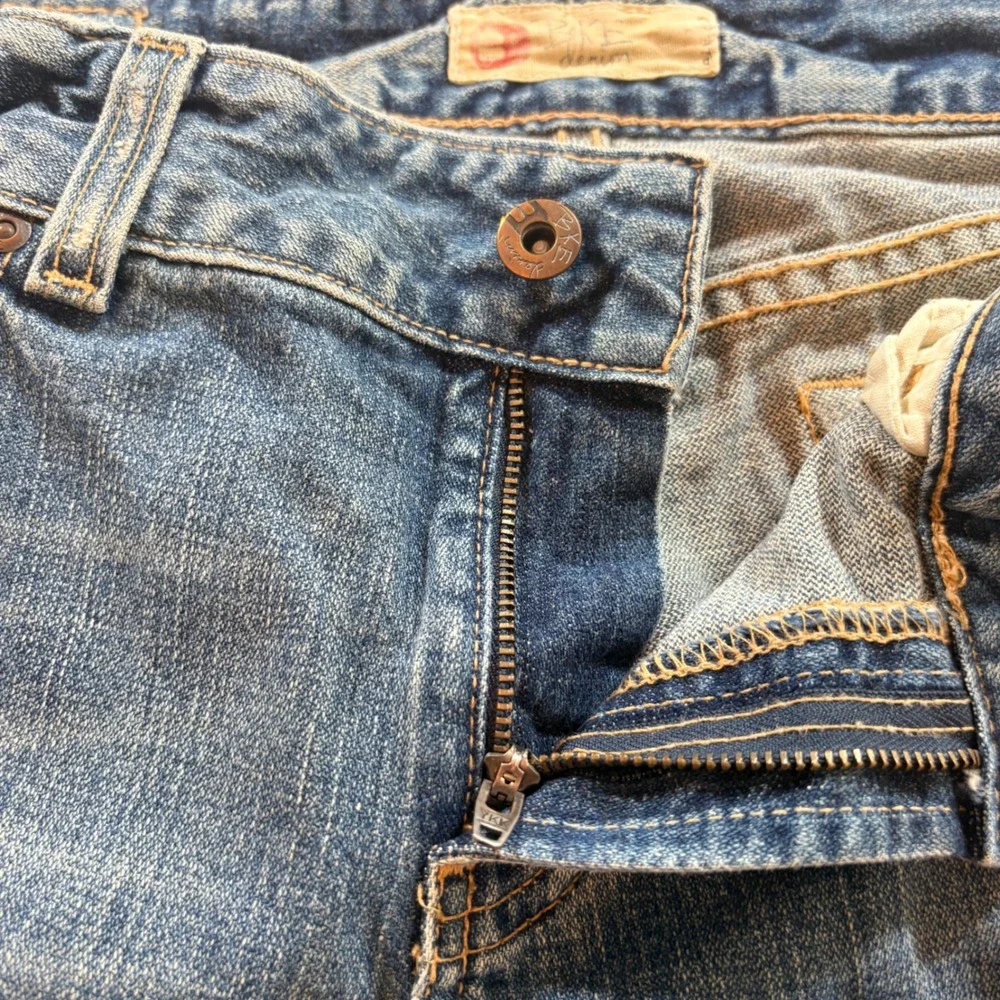 BKE Culture Jeans Mens 32x31.5 Medium Wash Flare Leg 100% Cotton Distressed Blue